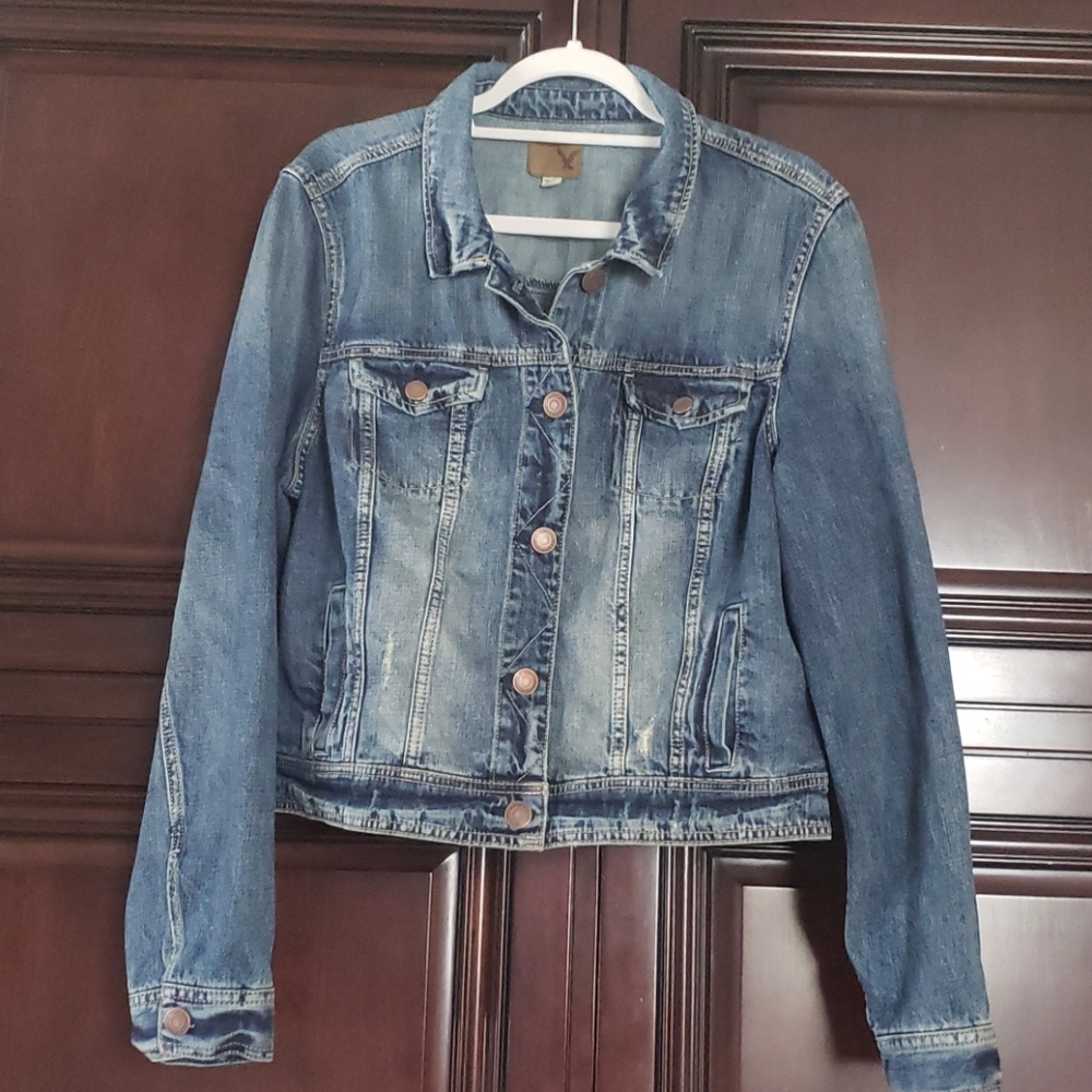 NWOT American Eagle blue distressed Jean Jacket